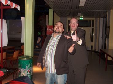 Bas Miedema (links) van de SP werkgroep Harderwijk met statenkandidaat Alex Mink