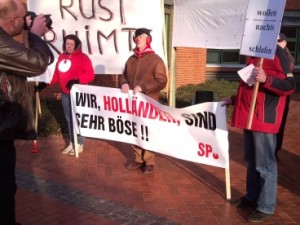SP'ers protesteren bij Kreistag Borken tegen uitbreiding vliegveld Wenningfeld